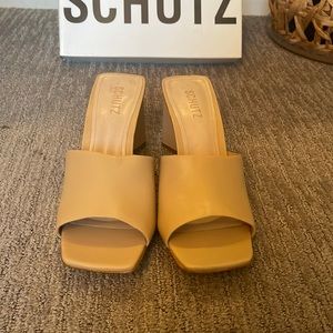 SCHUTZ Beautiful!!